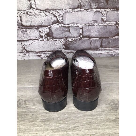 Clarks Collection Burgundy Patent Slip On Croc-Embossed Loafers Women Sz 9.5M US - Picture 4 of 16
